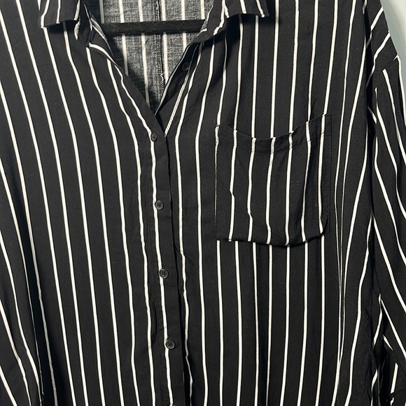 • Forever 21 Black/White Striped Button Up Shirt - Picture 2 of 11
